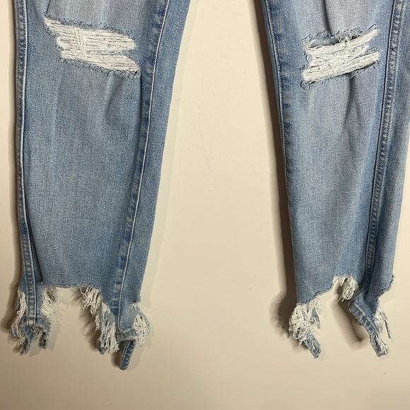 7 For All Mankind | Women’s Light Wash High Rise Distressed Crop Jeans Size 24 - Picture 4 of 8